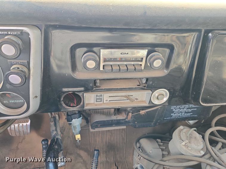 image for item ET5204 1972 Chevrolet C60 grain truck