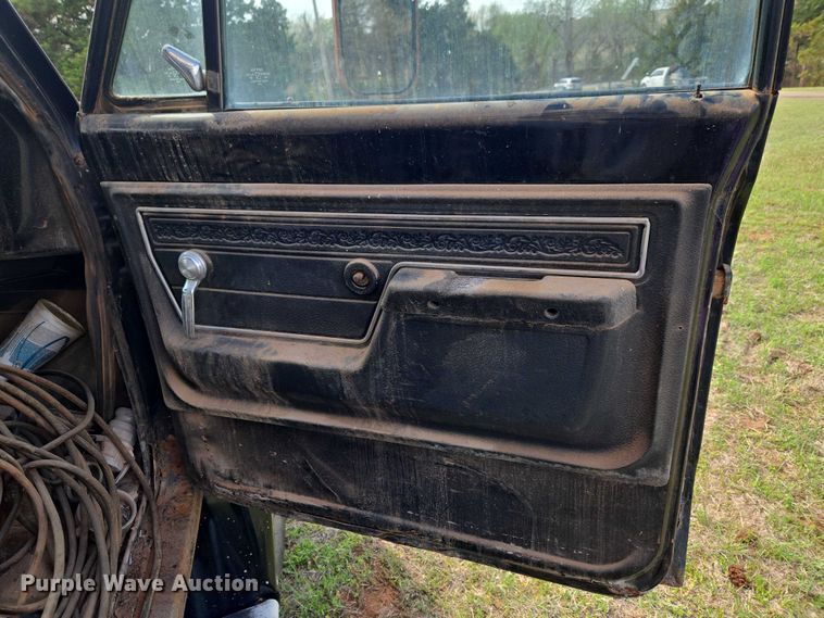 image for item ET5204 1972 Chevrolet C60 grain truck