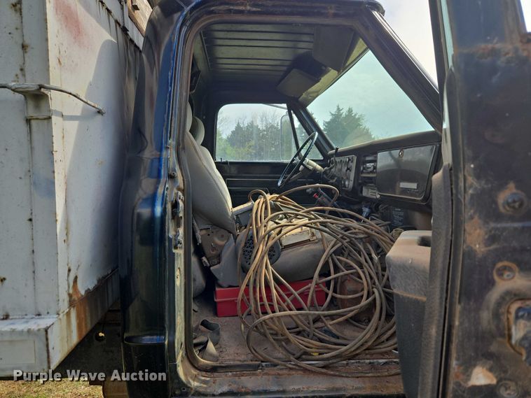 image for item ET5204 1972 Chevrolet C60 grain truck