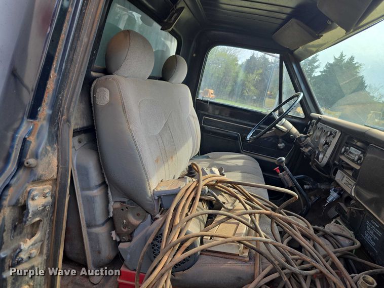image for item ET5204 1972 Chevrolet C60 grain truck
