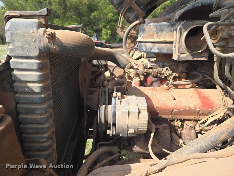 image for item ET5204 1972 Chevrolet C60 grain truck