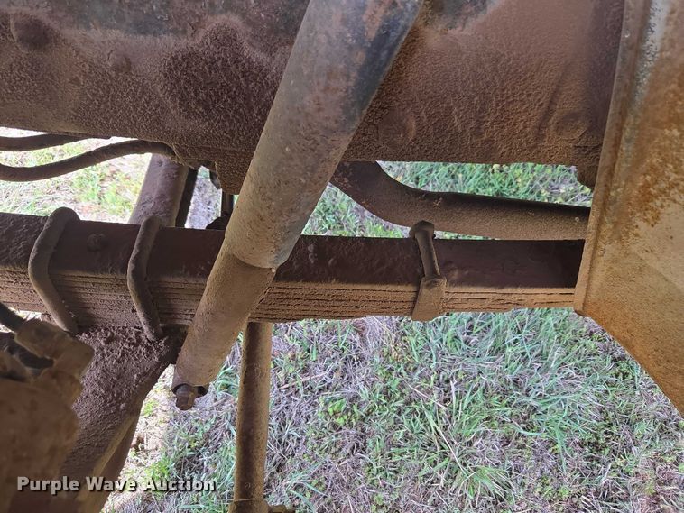 image for item ET5204 1972 Chevrolet C60 grain truck
