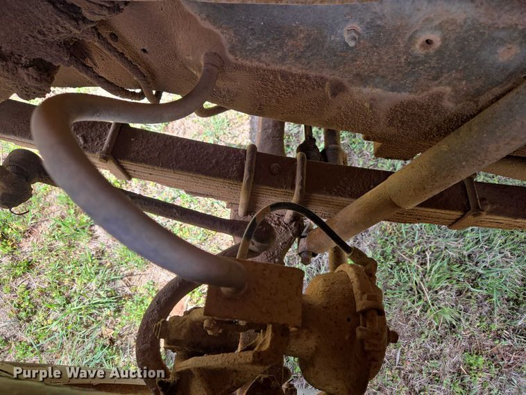 image for item ET5204 1972 Chevrolet C60 grain truck