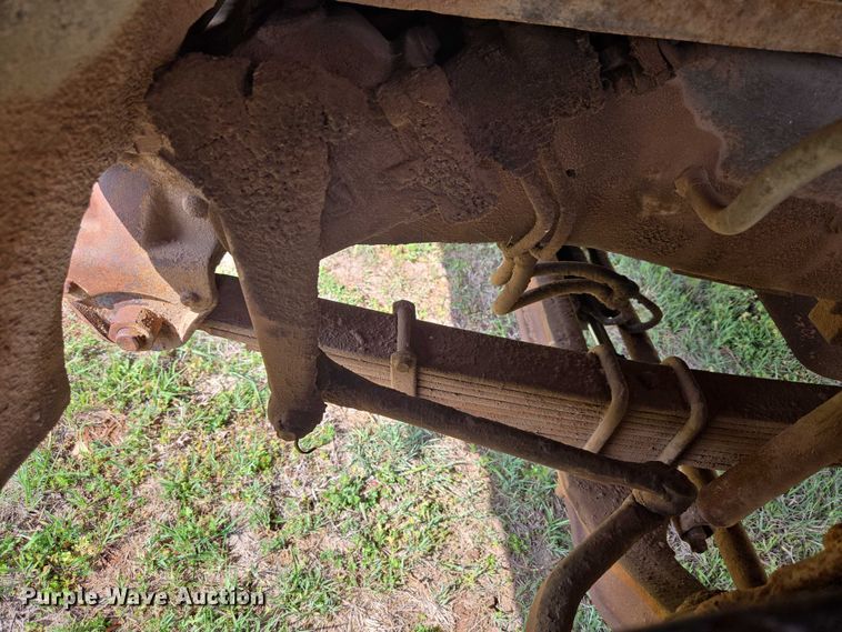 image for item ET5204 1972 Chevrolet C60 grain truck