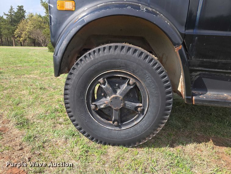 image for item ET5204 1972 Chevrolet C60 grain truck