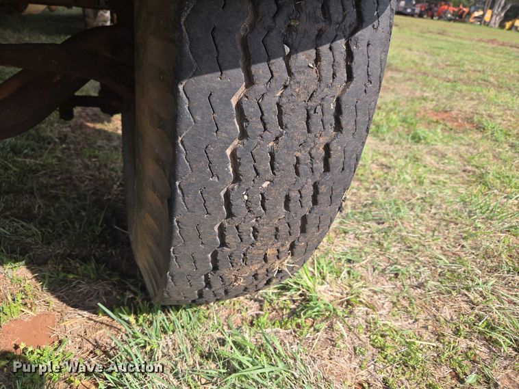 image for item ET5204 1972 Chevrolet C60 grain truck