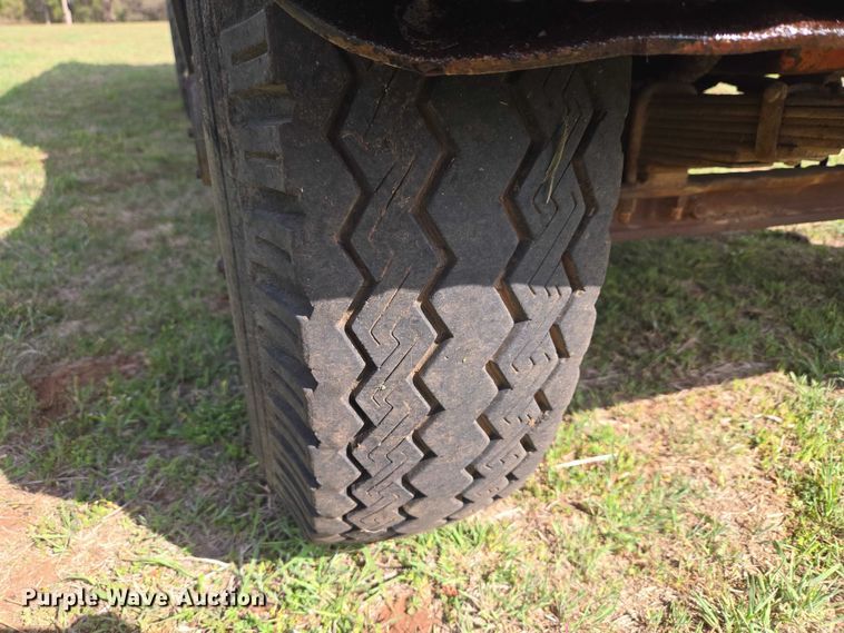 image for item ET5204 1972 Chevrolet C60 grain truck