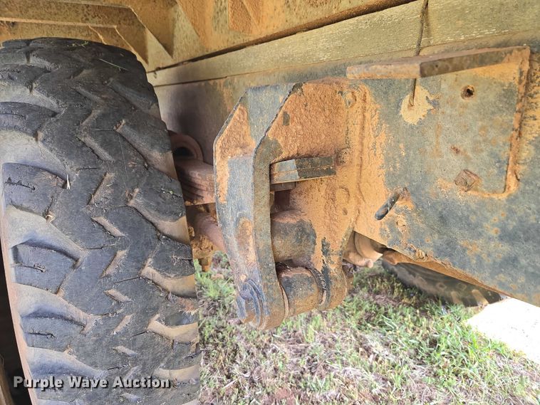 image for item ET5204 1972 Chevrolet C60 grain truck