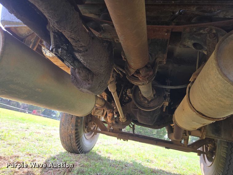 image for item ET5204 1972 Chevrolet C60 grain truck