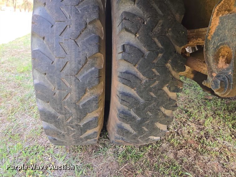 image for item ET5204 1972 Chevrolet C60 grain truck