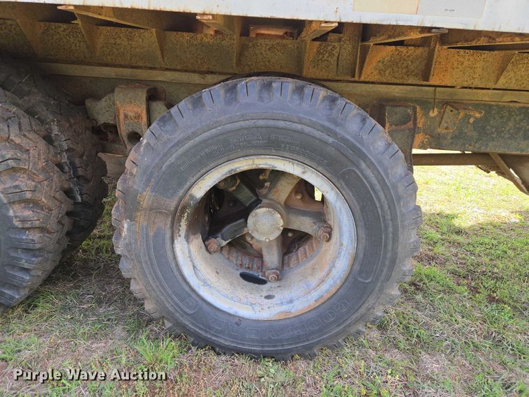 image for item ET5204 1972 Chevrolet C60 grain truck