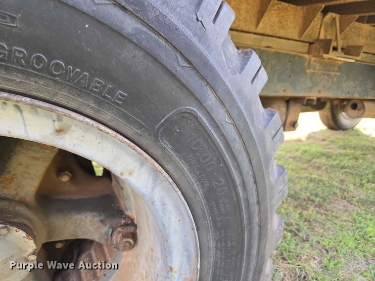 image for item ET5204 1972 Chevrolet C60 grain truck