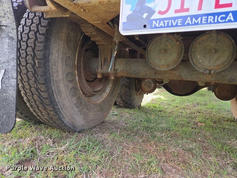 image for item ET5204 1972 Chevrolet C60 grain truck