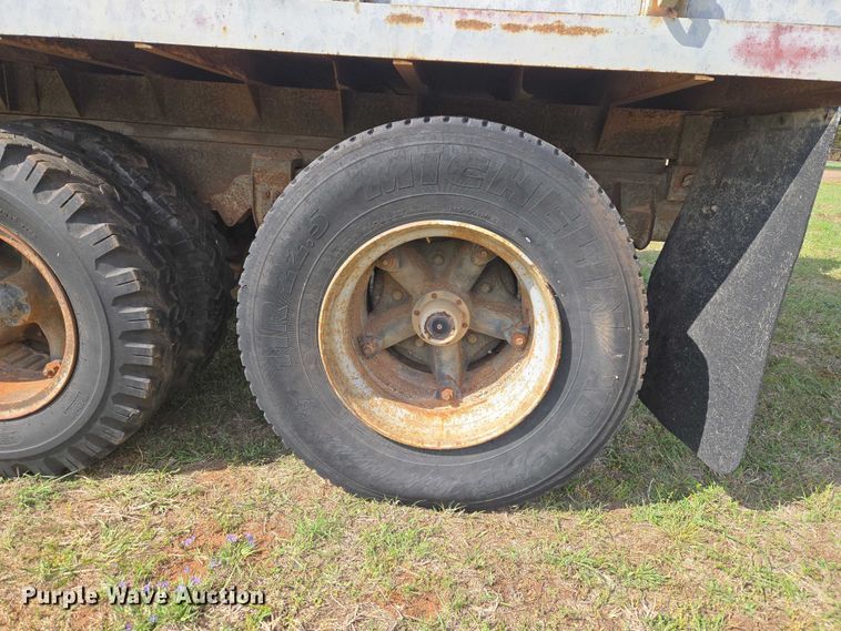 image for item ET5204 1972 Chevrolet C60 grain truck