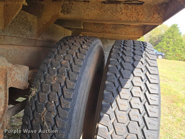 image for item ET5204 1972 Chevrolet C60 grain truck