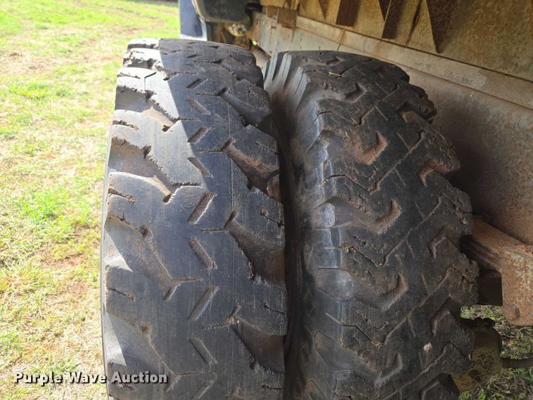image for item ET5204 1972 Chevrolet C60 grain truck