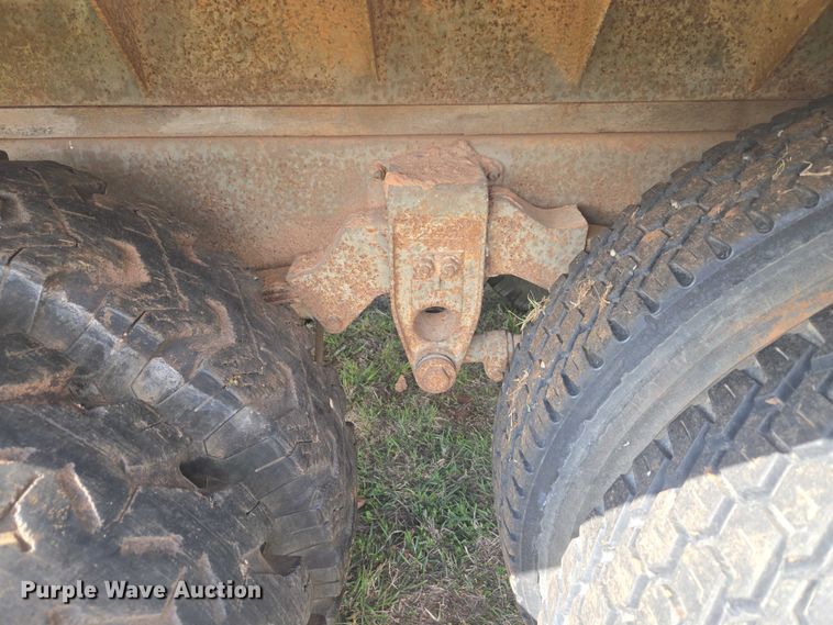image for item ET5204 1972 Chevrolet C60 grain truck