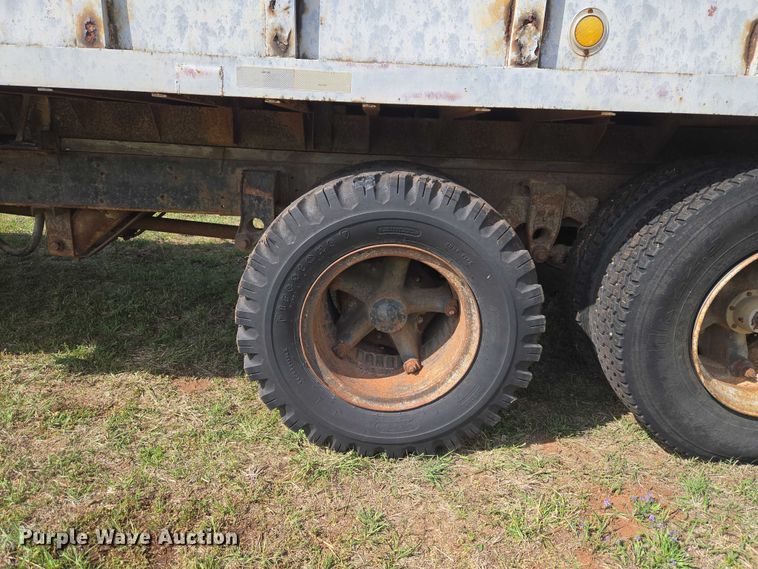 image for item ET5204 1972 Chevrolet C60 grain truck