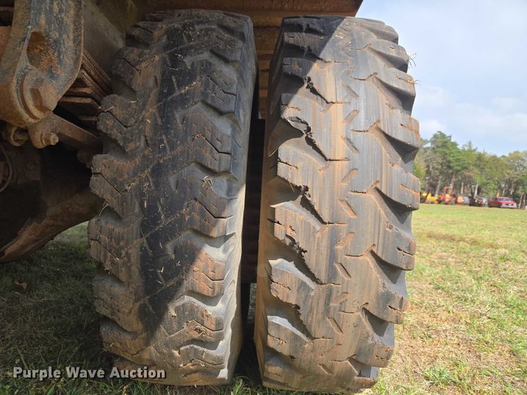 image for item ET5204 1972 Chevrolet C60 grain truck
