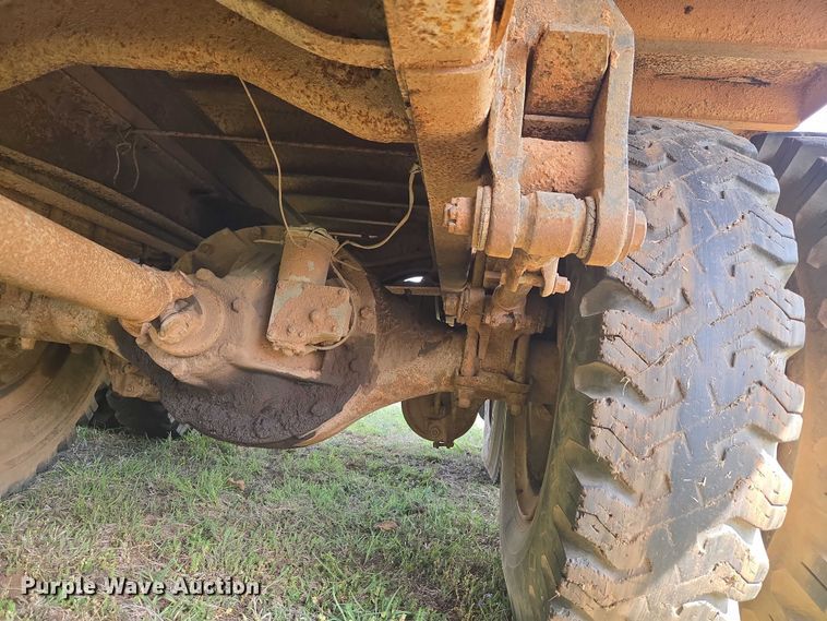 image for item ET5204 1972 Chevrolet C60 grain truck