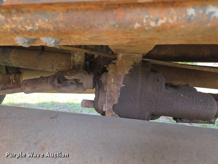 image for item ET5204 1972 Chevrolet C60 grain truck