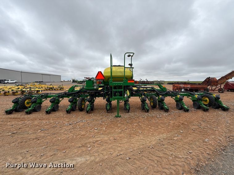image for item ET6048 2018 John Deere 1725C Exact Emerge planter