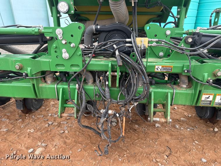 image for item ET6048 2018 John Deere 1725C Exact Emerge planter