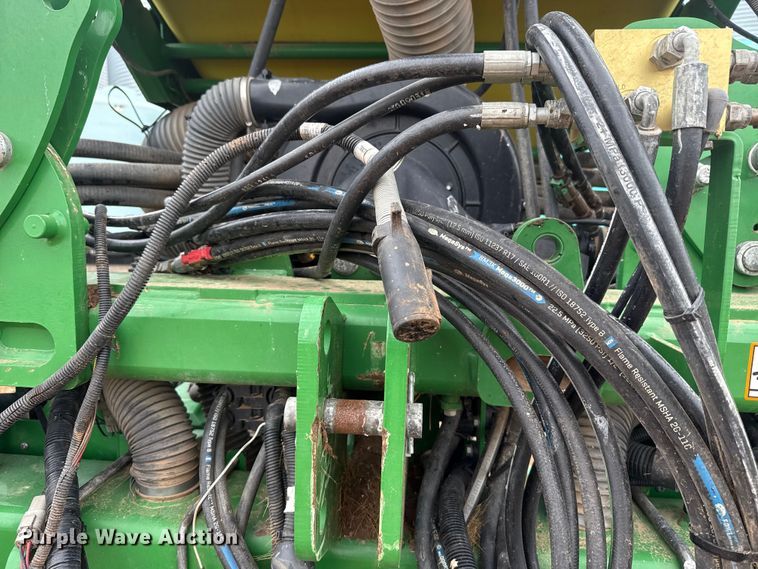 image for item ET6048 2018 John Deere 1725C Exact Emerge planter