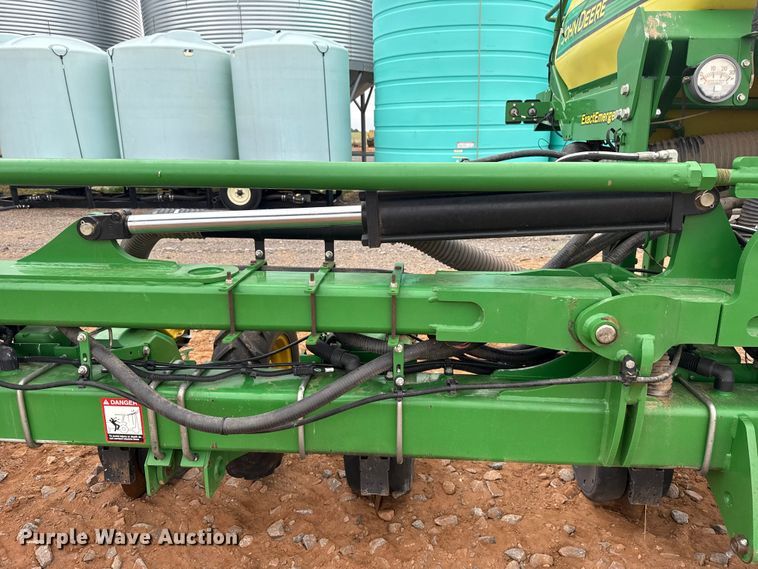 image for item ET6048 2018 John Deere 1725C Exact Emerge planter