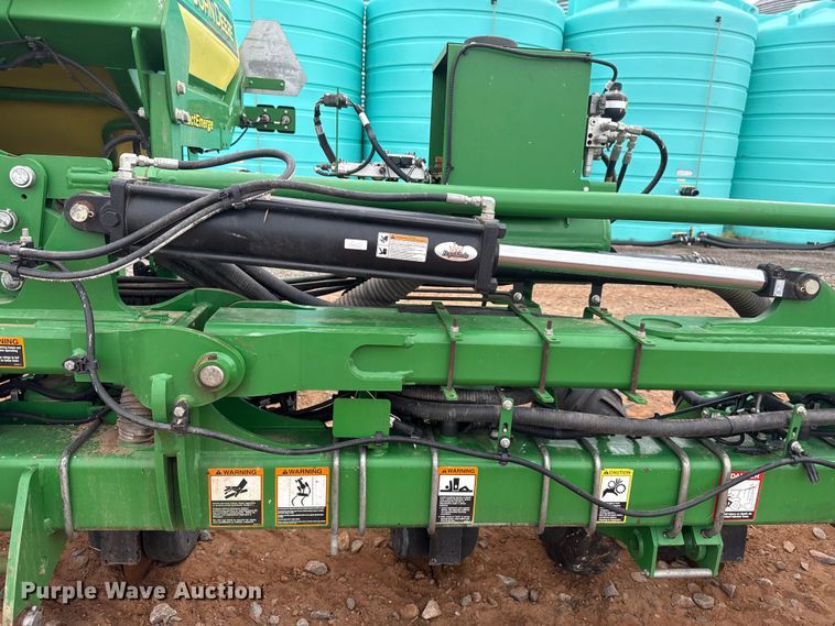 image for item ET6048 2018 John Deere 1725C Exact Emerge planter