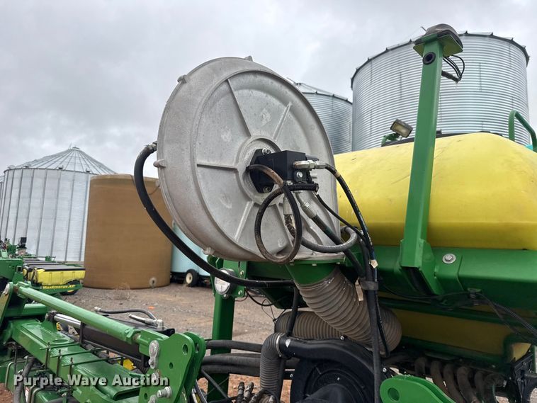 image for item ET6048 2018 John Deere 1725C Exact Emerge planter