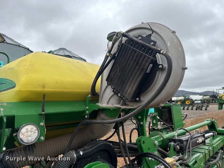 image for item ET6048 2018 John Deere 1725C Exact Emerge planter