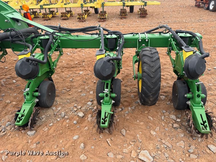 image for item ET6048 2018 John Deere 1725C Exact Emerge planter