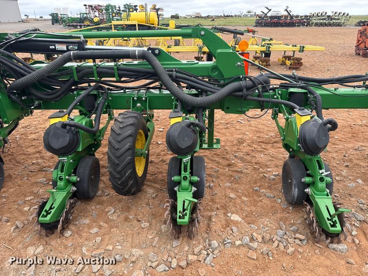 image for item ET6048 2018 John Deere 1725C Exact Emerge planter