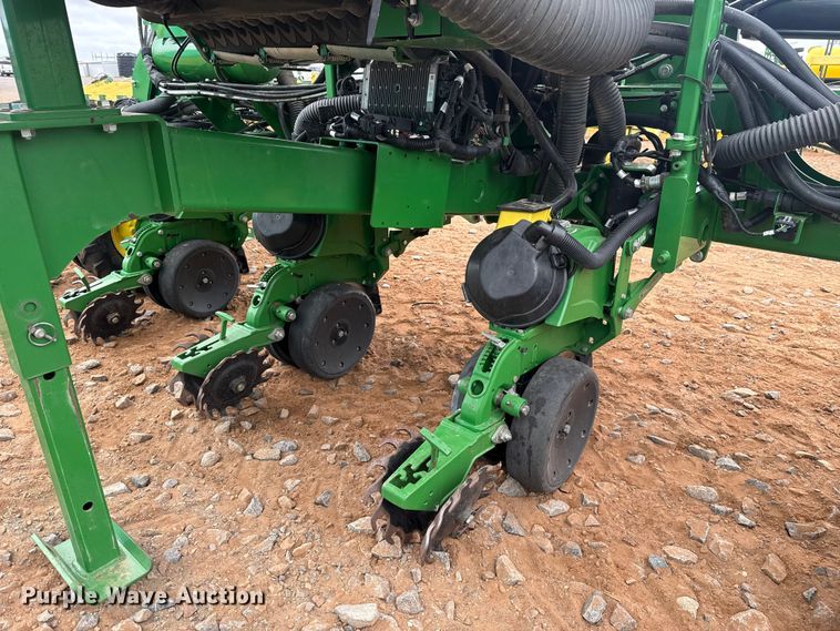 image for item ET6048 2018 John Deere 1725C Exact Emerge planter