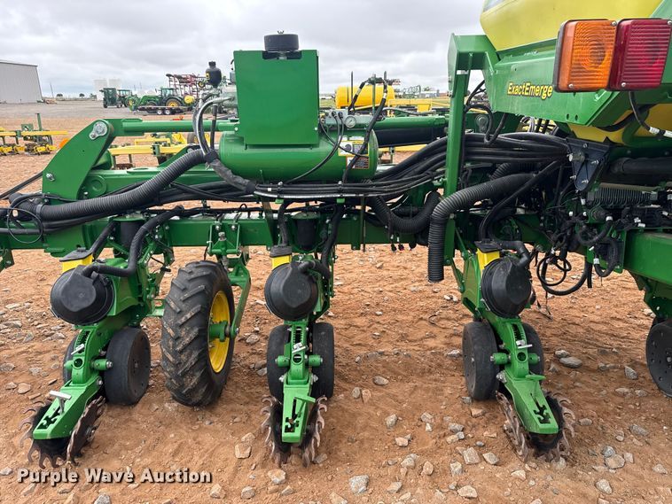 image for item ET6048 2018 John Deere 1725C Exact Emerge planter