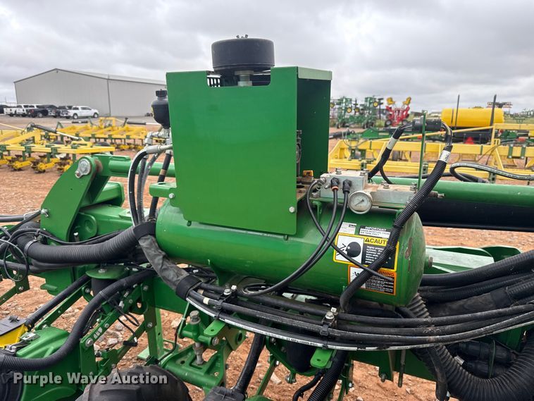 image for item ET6048 2018 John Deere 1725C Exact Emerge planter