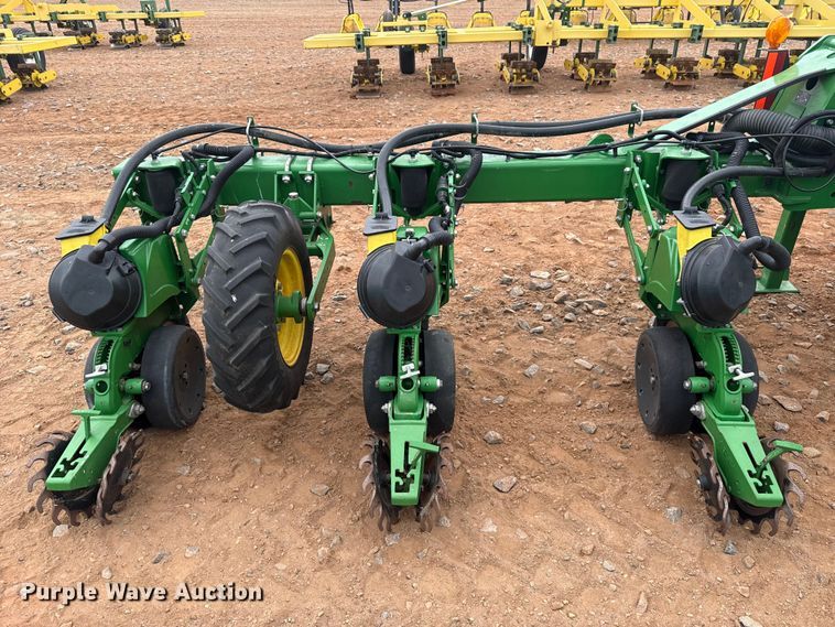 image for item ET6048 2018 John Deere 1725C Exact Emerge planter