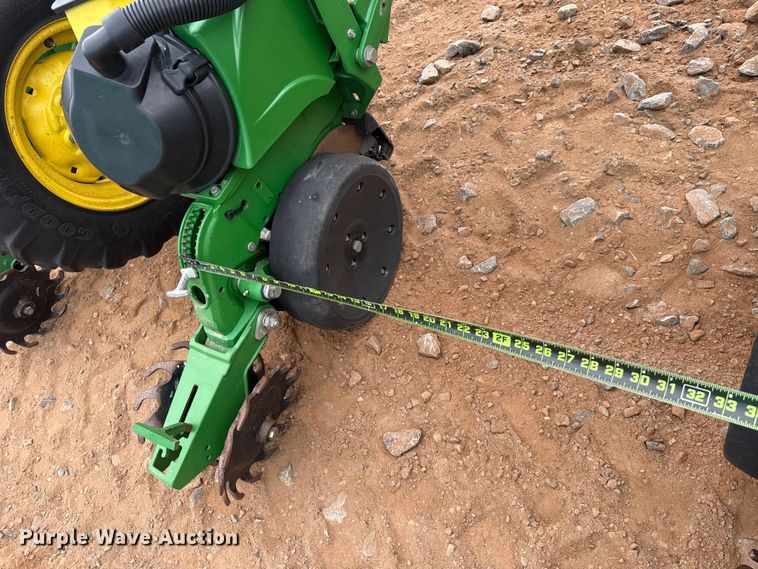 image for item ET6048 2018 John Deere 1725C Exact Emerge planter