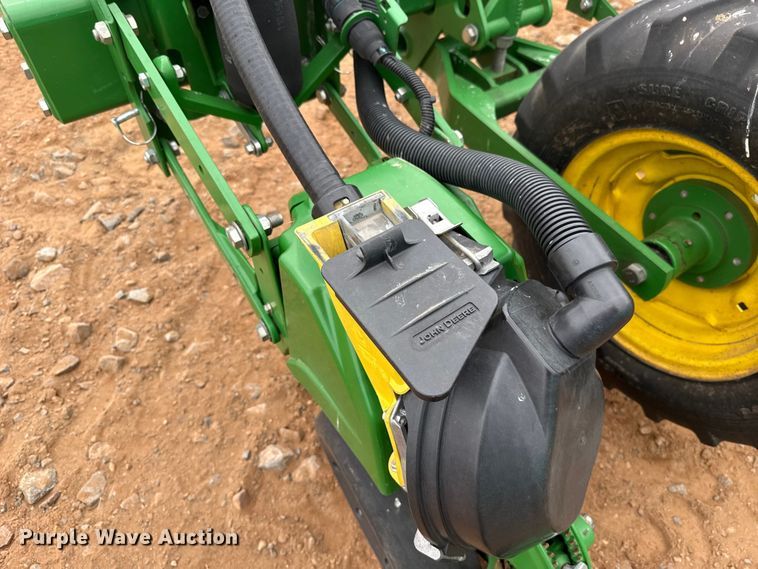 image for item ET6048 2018 John Deere 1725C Exact Emerge planter