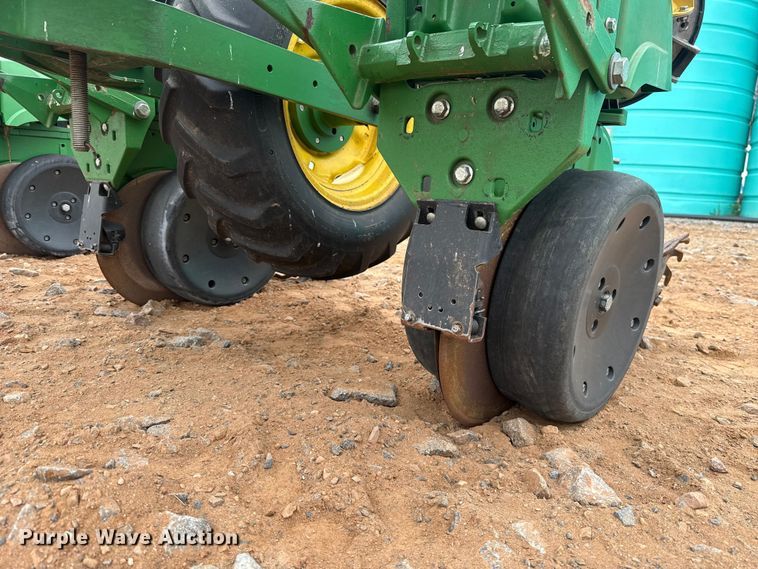 image for item ET6048 2018 John Deere 1725C Exact Emerge planter