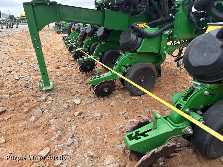 image for item ET6048 2018 John Deere 1725C Exact Emerge planter