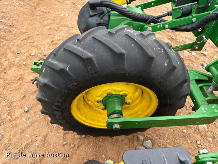 image for item ET6048 2018 John Deere 1725C Exact Emerge planter