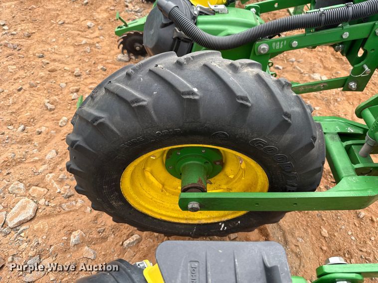 image for item ET6048 2018 John Deere 1725C Exact Emerge planter
