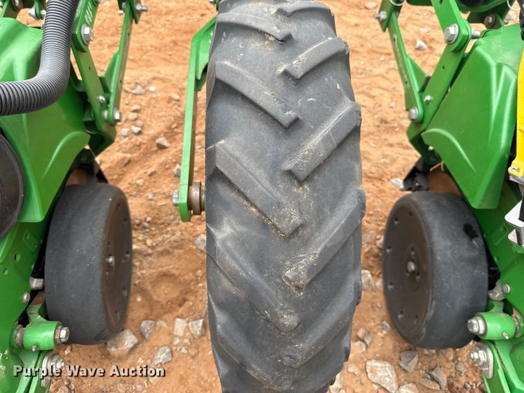 image for item ET6048 2018 John Deere 1725C Exact Emerge planter