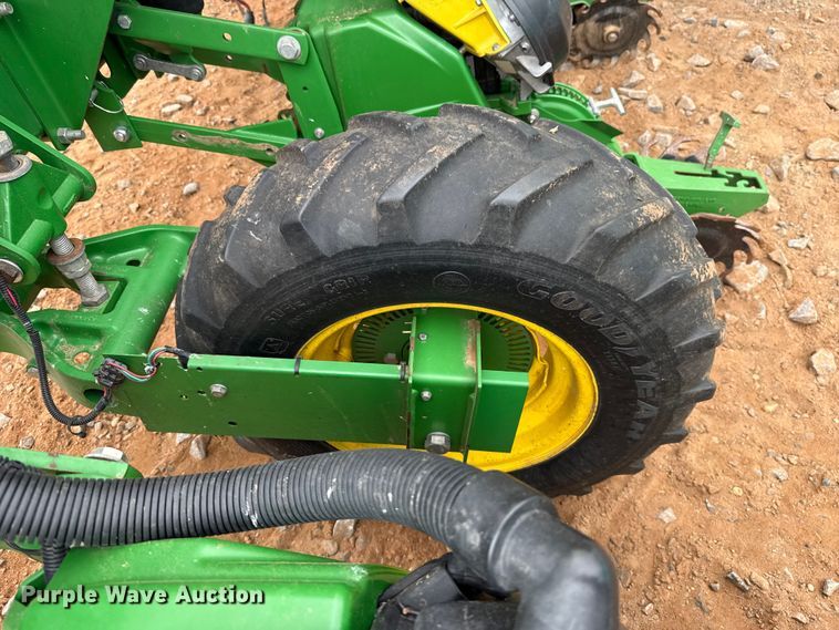 image for item ET6048 2018 John Deere 1725C Exact Emerge planter
