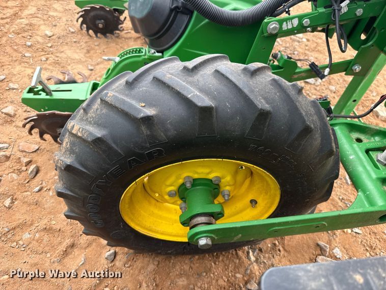image for item ET6048 2018 John Deere 1725C Exact Emerge planter