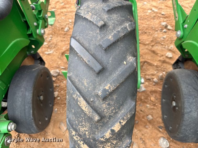 image for item ET6048 2018 John Deere 1725C Exact Emerge planter