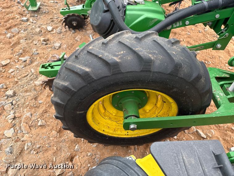 image for item ET6048 2018 John Deere 1725C Exact Emerge planter