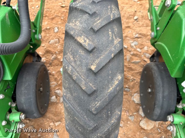 image for item ET6048 2018 John Deere 1725C Exact Emerge planter